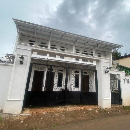 Express O 92147 Nia Residence Depok Bagian luar foto
