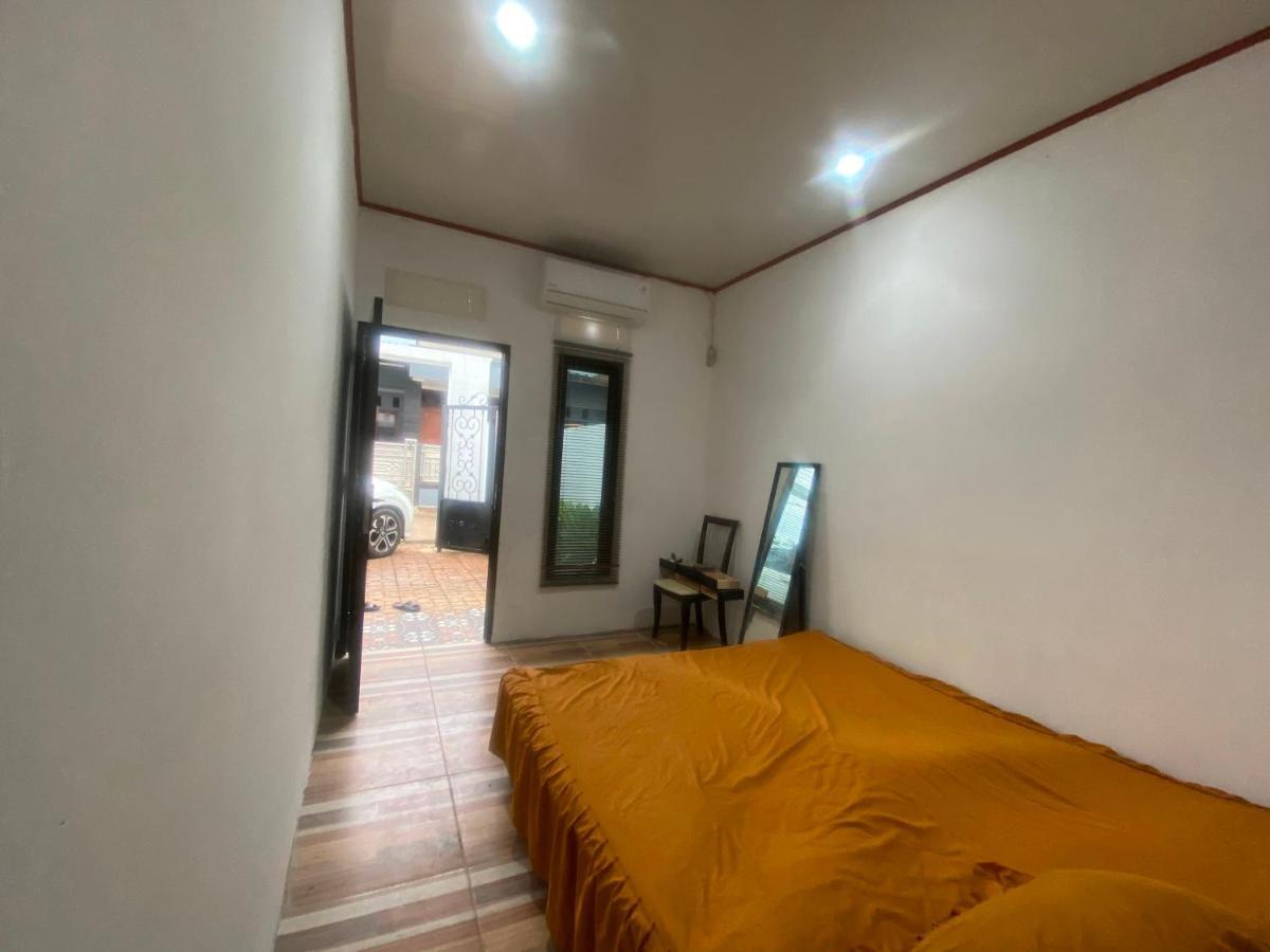 Express O 92147 Nia Residence Depok Bagian luar foto