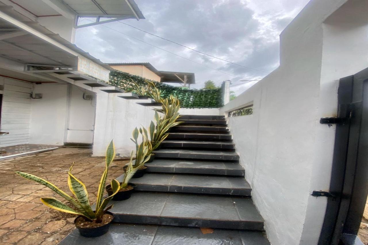 Express O 92147 Nia Residence Depok Bagian luar foto